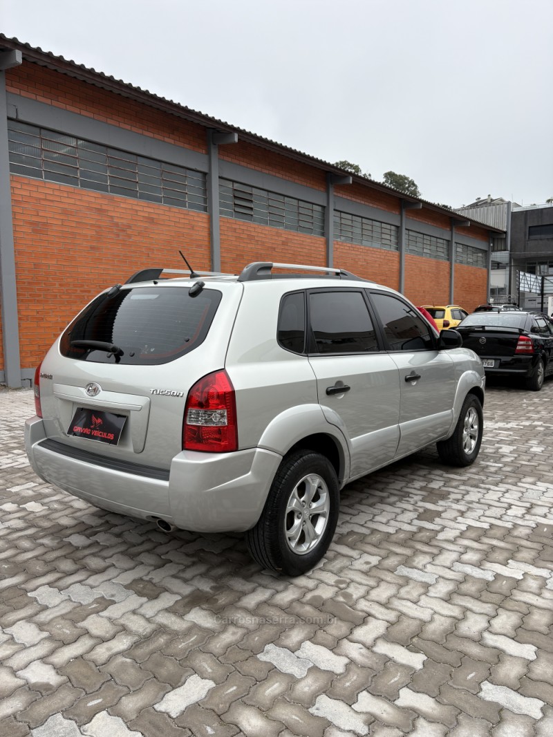 TUCSON 2.0 MPFI GL 16V 142CV 2WD GASOLINA 4P MANUAL - 2011 - CAXIAS DO SUL