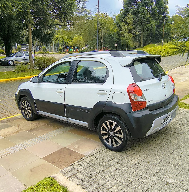 ETIOS 1.5 XLS 16V FLEX 4P MANUAL - 2014 - FARROUPILHA