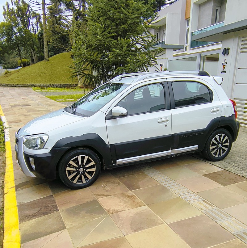 ETIOS 1.5 XLS 16V FLEX 4P MANUAL - 2014 - FARROUPILHA