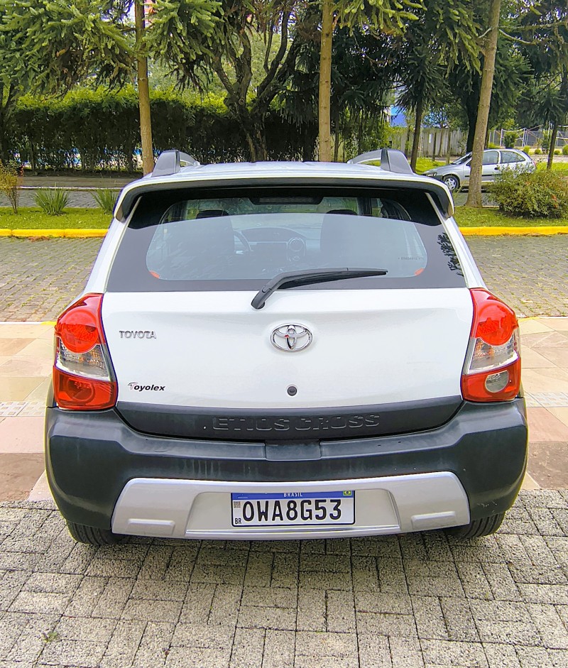 ETIOS 1.5 XLS 16V FLEX 4P MANUAL - 2014 - FARROUPILHA