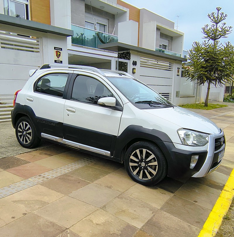 ETIOS 1.5 XLS 16V FLEX 4P MANUAL - 2014 - FARROUPILHA