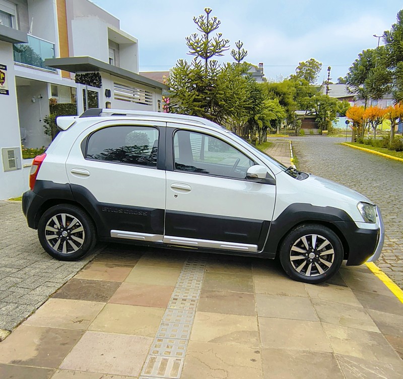 ETIOS 1.5 XLS 16V FLEX 4P MANUAL - 2014 - FARROUPILHA