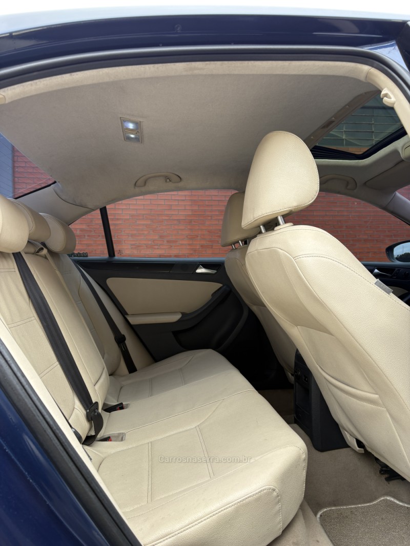 JETTA 2.0 COMFORTLINE FLEX 4P MANUAL - 2011 - CAXIAS DO SUL