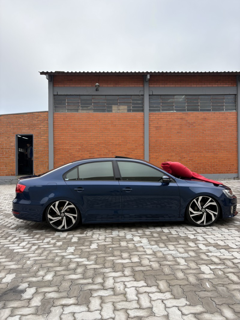 JETTA 2.0 COMFORTLINE FLEX 4P MANUAL - 2011 - CAXIAS DO SUL