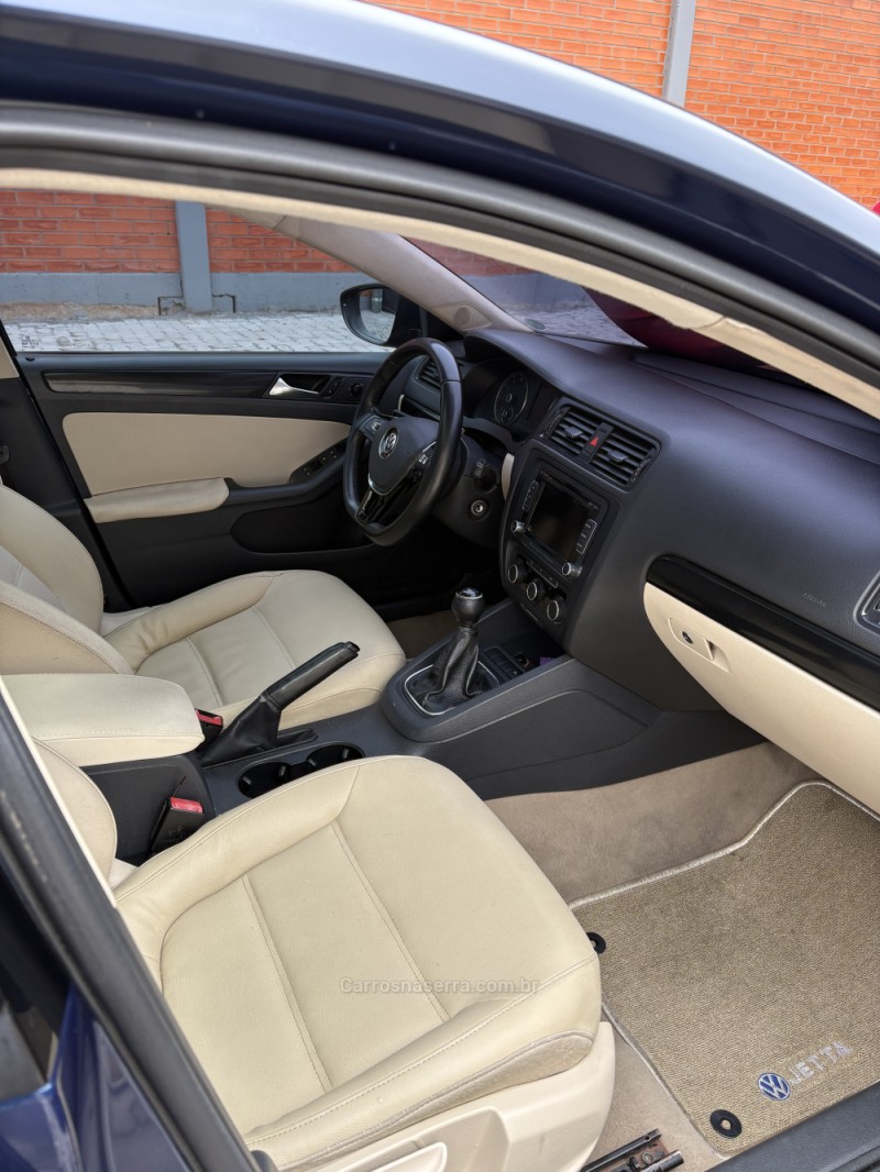 JETTA 2.0 COMFORTLINE FLEX 4P MANUAL - 2011 - CAXIAS DO SUL