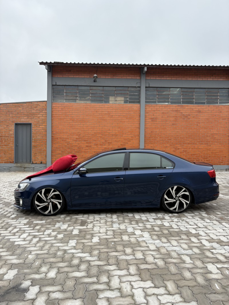 JETTA 2.0 COMFORTLINE FLEX 4P MANUAL - 2011 - CAXIAS DO SUL