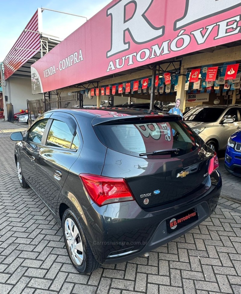 ONIX 1.4 MPFI LT 8V FLEX 4P MANUAL - 2018 - PAROBé