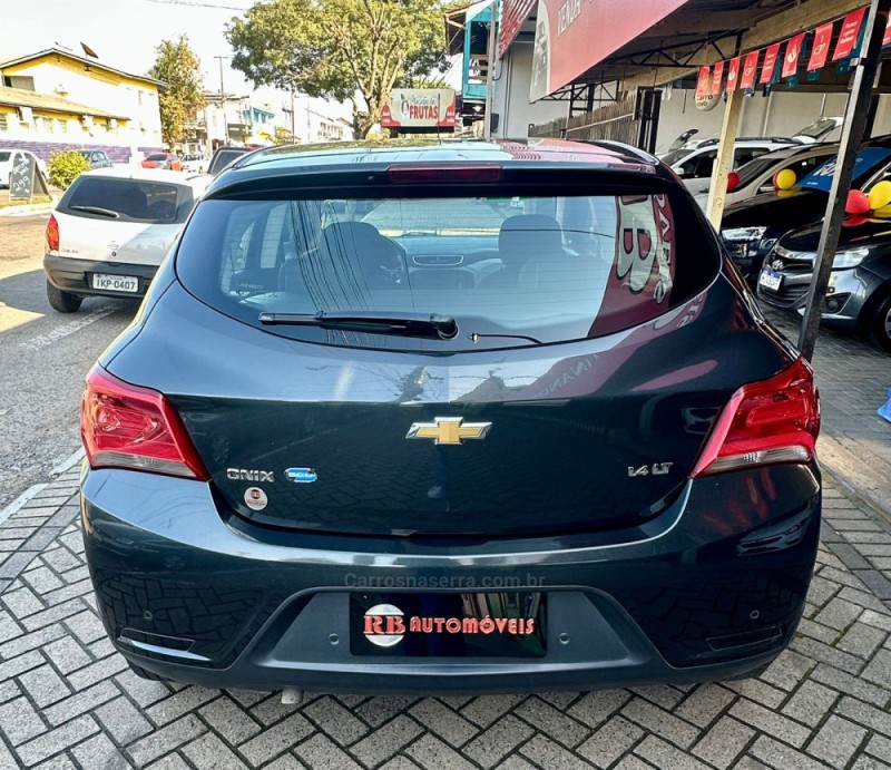ONIX 1.4 MPFI LT 8V FLEX 4P MANUAL - 2018 - PAROBé
