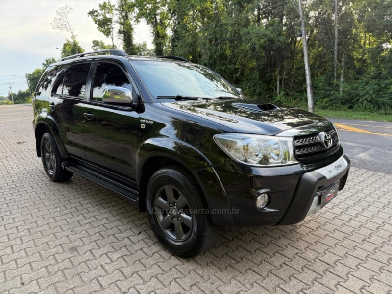 HILUX SW4 3.0 SRV 4X4 7 LUGARES 16V TURBO INTERCOOLER DIESEL 4P AUTOMÁTICO - 2010 - IVOTI