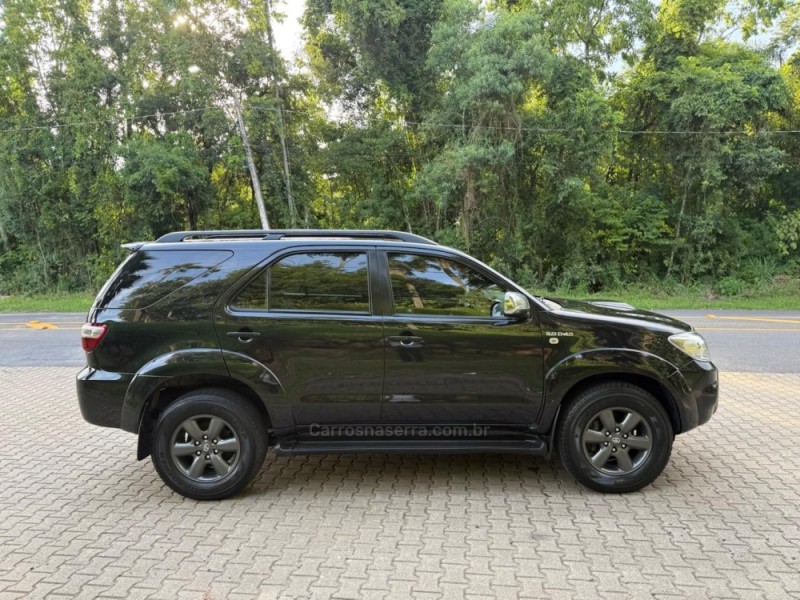 HILUX SW4 3.0 SRV 4X4 7 LUGARES 16V TURBO INTERCOOLER DIESEL 4P AUTOMÁTICO - 2010 - IVOTI