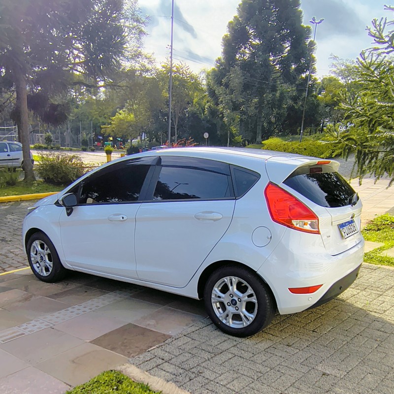 FIESTA 1.6 SE HATCH 16V FLEX 4P MANUAL - 2016 - FARROUPILHA