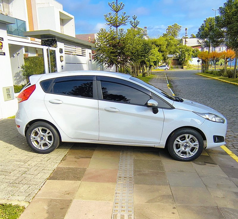 FIESTA 1.6 SE HATCH 16V FLEX 4P MANUAL - 2016 - FARROUPILHA