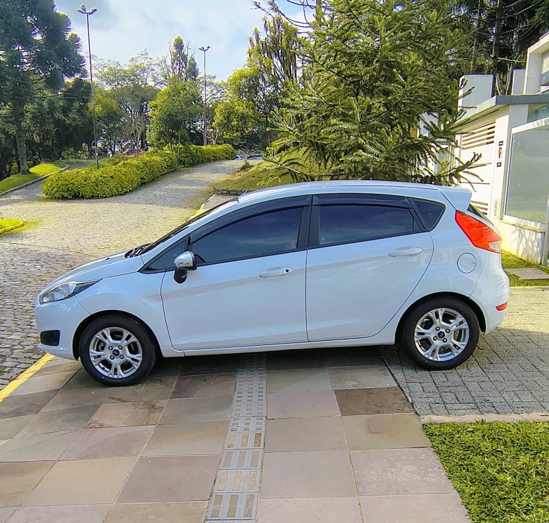 FIESTA 1.6 SE HATCH 16V FLEX 4P MANUAL - 2016 - FARROUPILHA