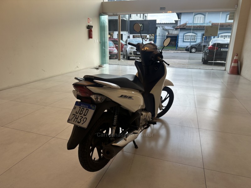 BIZ 125  - 2022 - CANELA