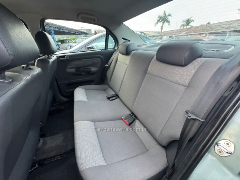 VOYAGE 1.0 MI 8V FLEX 4P MANUAL - 2010 - IGREJINHA