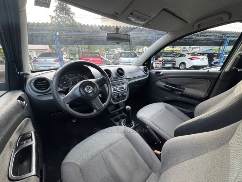 VOYAGE 1.0 MI 8V FLEX 4P MANUAL - 2010 - IGREJINHA