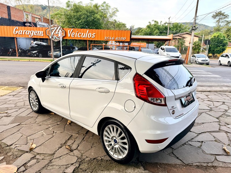 FIESTA 1.6 TITANIUM HATCH 16V FLEX 4P AUTOMÁTICO - 2016 - TRêS COROAS