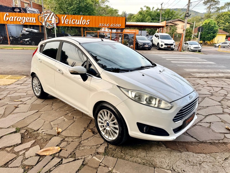 FIESTA 1.6 TITANIUM HATCH 16V FLEX 4P AUTOMÁTICO - 2016 - TRêS COROAS