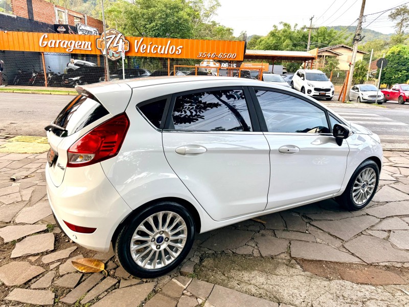 FIESTA 1.6 TITANIUM HATCH 16V FLEX 4P AUTOMÁTICO - 2016 - TRêS COROAS