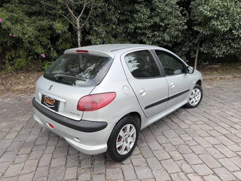 206 1.4 PRESENCE 8V FLEX 4P MANUAL - 2004 - CAXIAS DO SUL