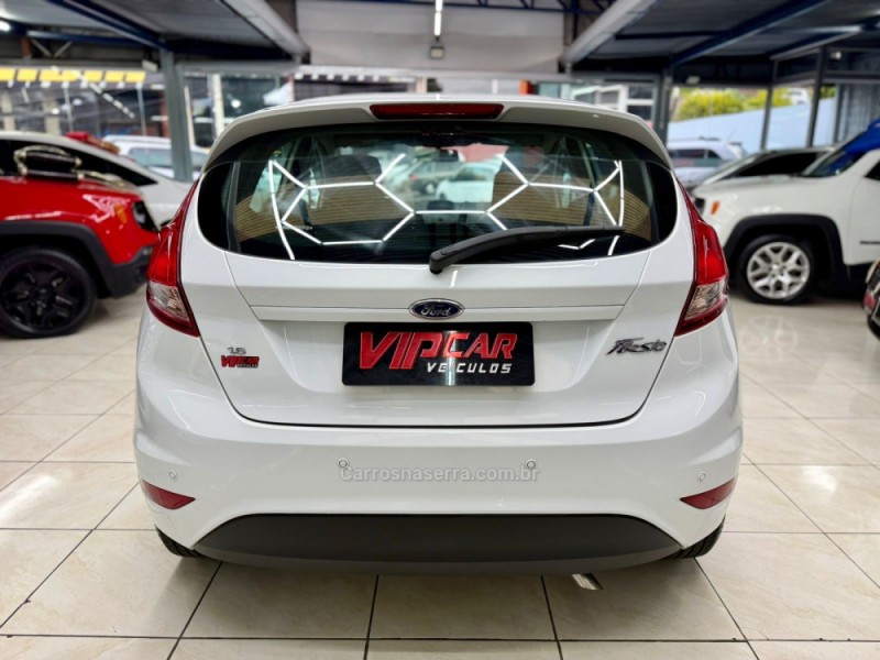 FIESTA 1.0 ROCAM SE 8V FLEX 4P MANUAL - 2013 - ESTâNCIA VELHA