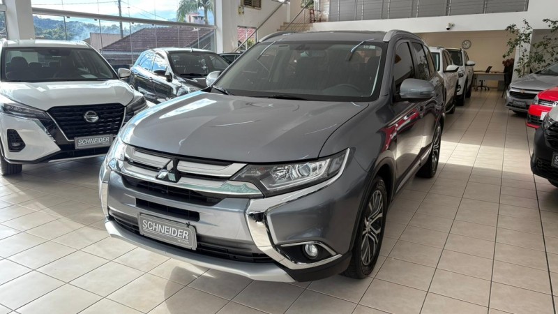 OUTLANDER 2.0 COMFORT 16V GASOLINA 4P AUTOMÁTICO - 2018 - NOVA PETRóPOLIS