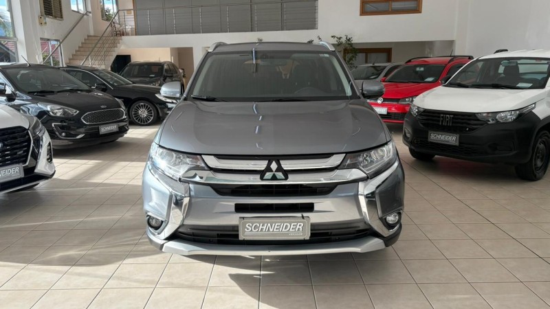 OUTLANDER 2.0 COMFORT 16V GASOLINA 4P AUTOMÁTICO - 2018 - NOVA PETRóPOLIS