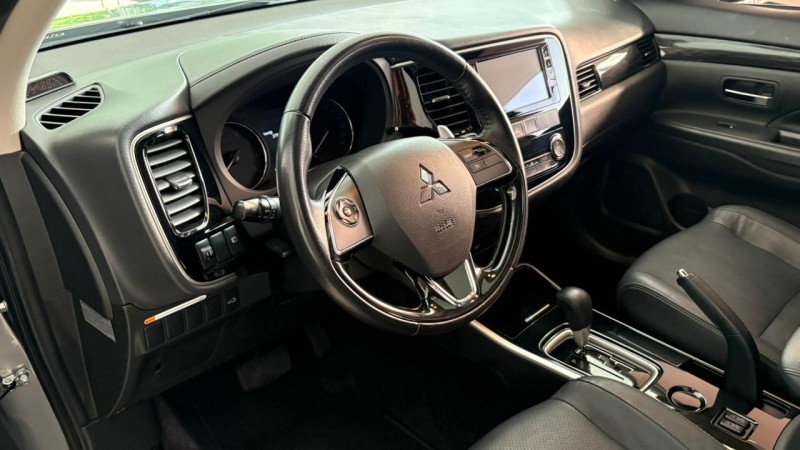 OUTLANDER 2.0 COMFORT 16V GASOLINA 4P AUTOMÁTICO - 2018 - NOVA PETRóPOLIS