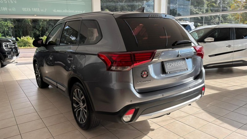 OUTLANDER 2.0 COMFORT 16V GASOLINA 4P AUTOMÁTICO - 2018 - NOVA PETRóPOLIS