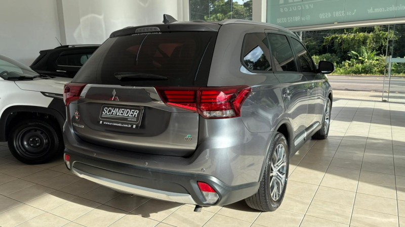 OUTLANDER 2.0 COMFORT 16V GASOLINA 4P AUTOMÁTICO - 2018 - NOVA PETRóPOLIS