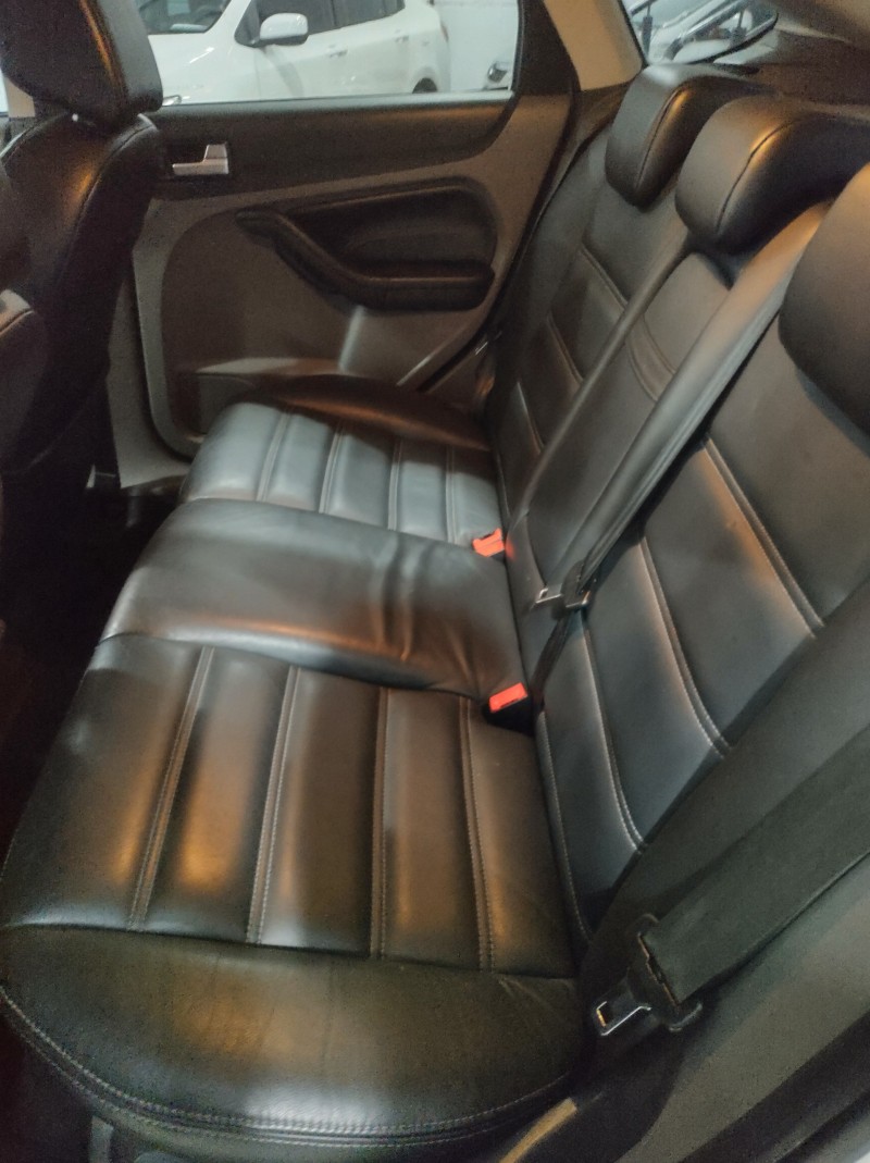 FOCUS 2.0 GHIA 16V FLEX 4P AUTOMÁTICO - 2011 - VALE REAL