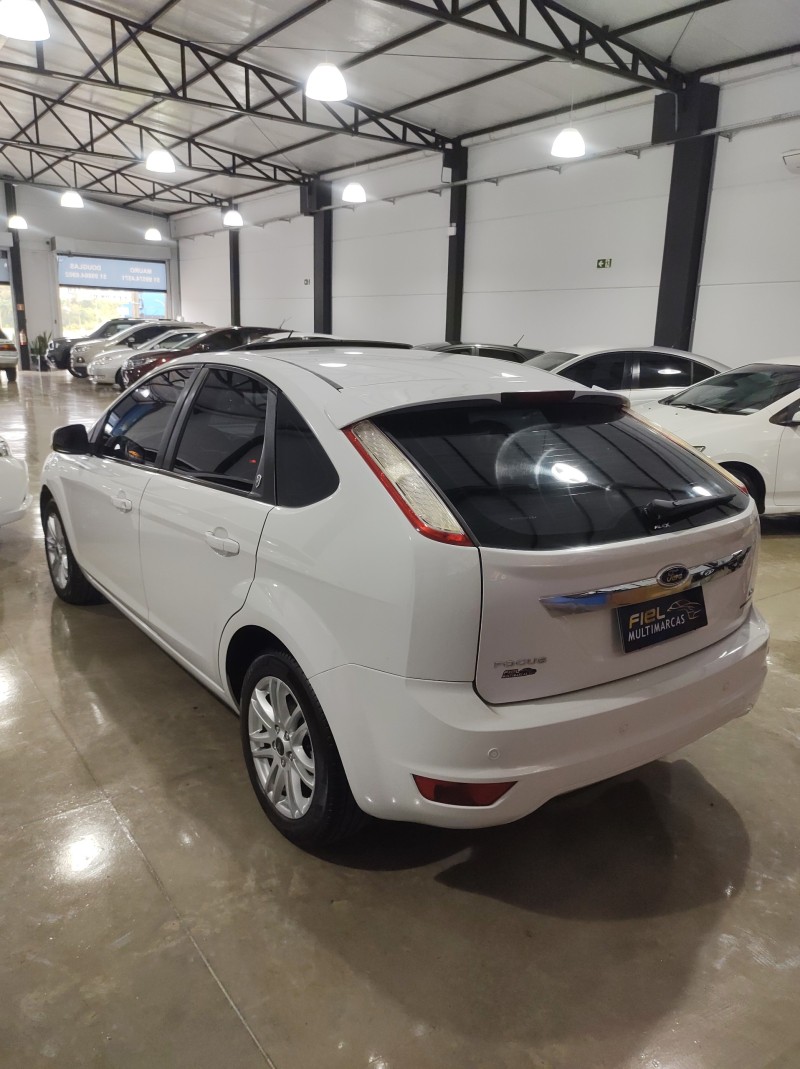 FOCUS 2.0 GHIA 16V FLEX 4P AUTOMÁTICO - 2011 - VALE REAL