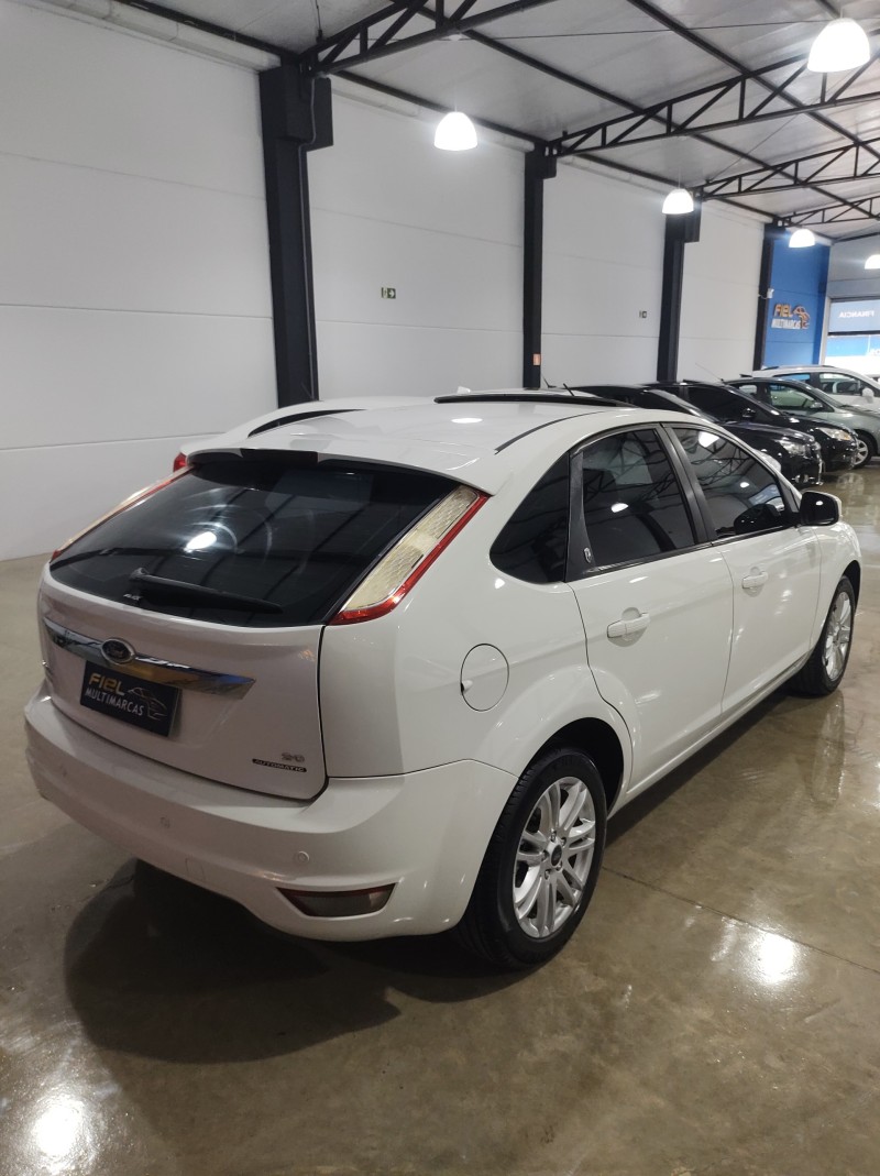 FOCUS 2.0 GHIA 16V FLEX 4P AUTOMÁTICO - 2011 - VALE REAL