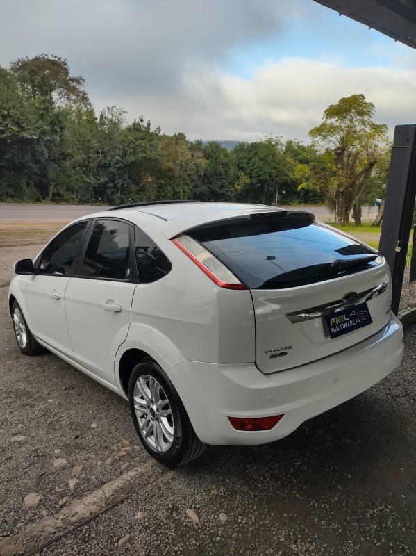 FOCUS 2.0 GHIA 16V FLEX 4P AUTOMÁTICO - 2011 - VALE REAL