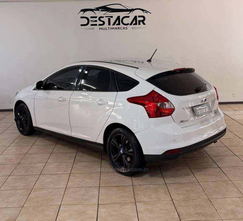 FOCUS 1.6 SE HATCH 16V FLEX 4P AUTOMÁTICO - 2015 - CAXIAS DO SUL