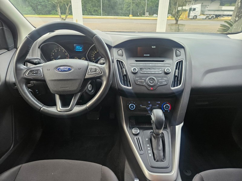 FOCUS 2.0 SE FASTBACK 16V FLEX 4P AUTOMÁTICO - 2017 - BOM PRINCíPIO