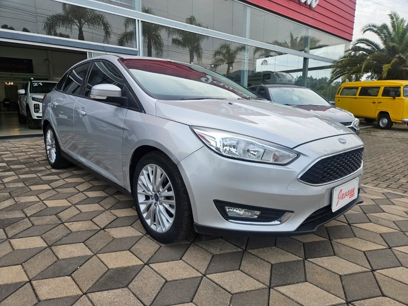 focus 2.0 se fastback 16v flex 4p automatico 2017 bom principio