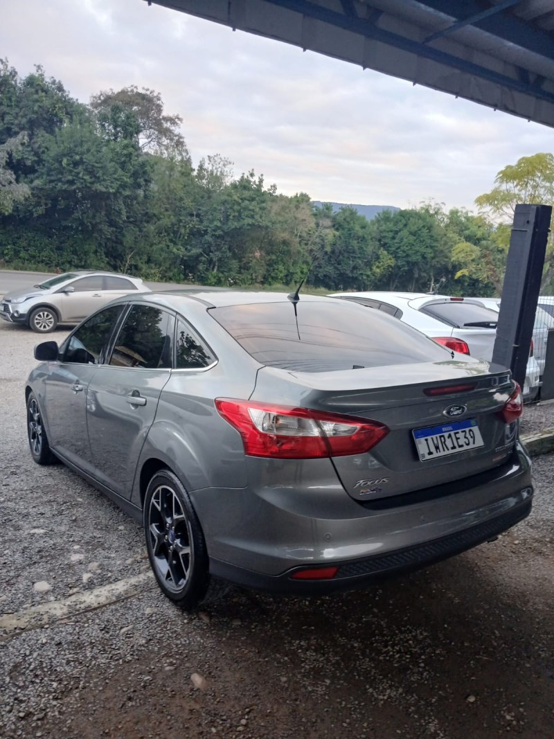 FOCUS 2.0 TITANIUM 16V FLEX 4P AUTOMÁTICO - 2015 - VALE REAL