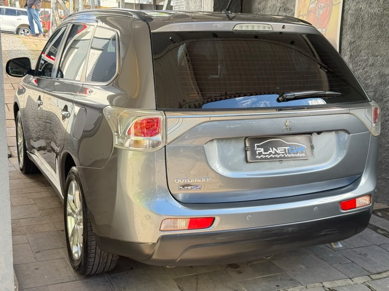 OUTLANDER 3.0 GT 4X4 V6 24V GASOLINA 4P AUTOMÁTICO - 2015 - FARROUPILHA