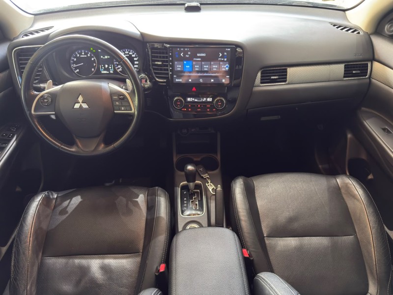 OUTLANDER 3.0 GT 4X4 V6 24V GASOLINA 4P AUTOMÁTICO - 2015 - FARROUPILHA