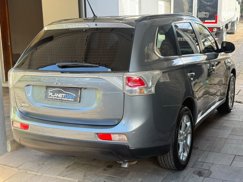 OUTLANDER 3.0 GT 4X4 V6 24V GASOLINA 4P AUTOMÁTICO - 2015 - FARROUPILHA