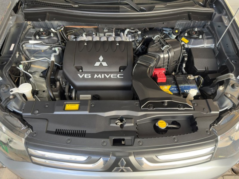 OUTLANDER 3.0 GT 4X4 V6 24V GASOLINA 4P AUTOMÁTICO - 2015 - FARROUPILHA