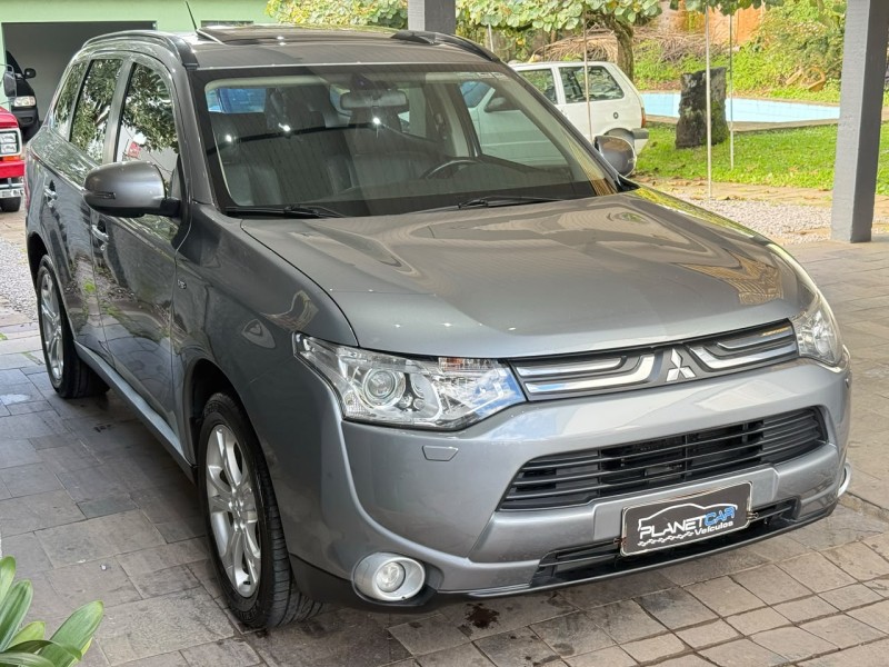 OUTLANDER 3.0 GT 4X4 V6 24V GASOLINA 4P AUTOMÁTICO - 2015 - FARROUPILHA