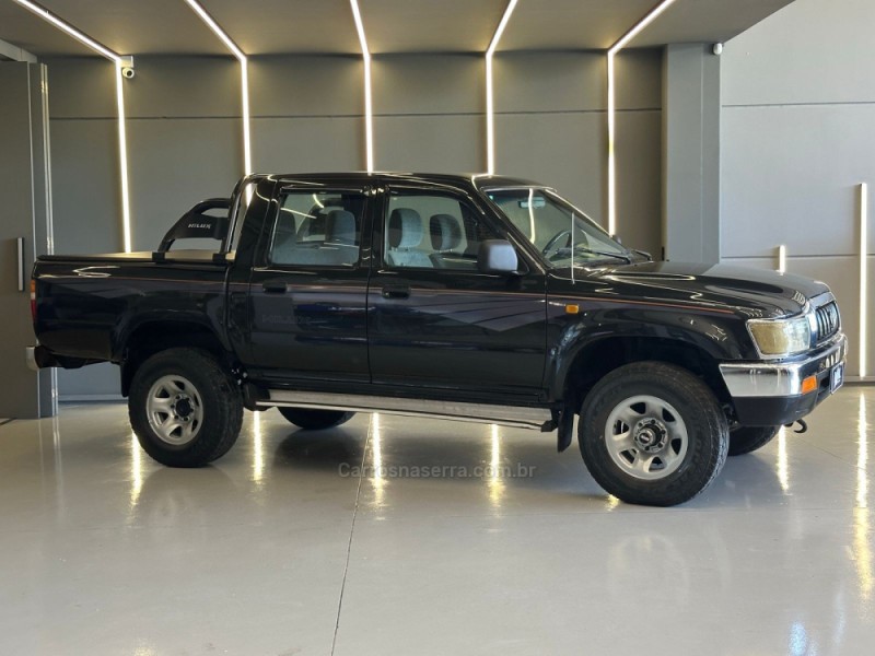 HILUX 3.0 4X4 8V DIESEL 4P MANUAL - 2005 - SAPIRANGA