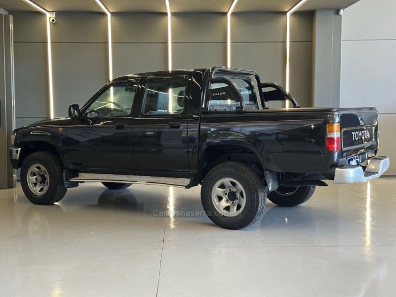 HILUX 3.0 4X4 8V DIESEL 4P MANUAL - 2005 - SAPIRANGA