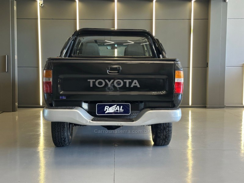 HILUX 3.0 4X4 8V DIESEL 4P MANUAL - 2005 - SAPIRANGA