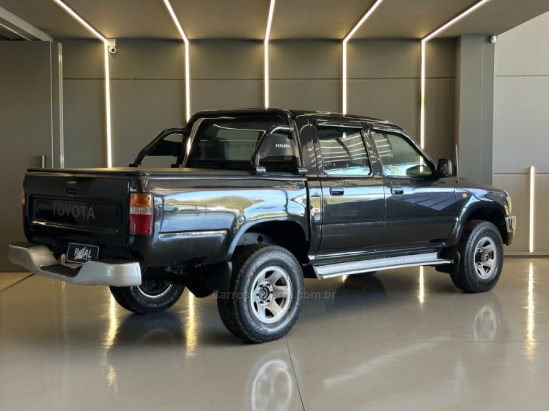 HILUX 3.0 4X4 8V DIESEL 4P MANUAL - 2005 - SAPIRANGA