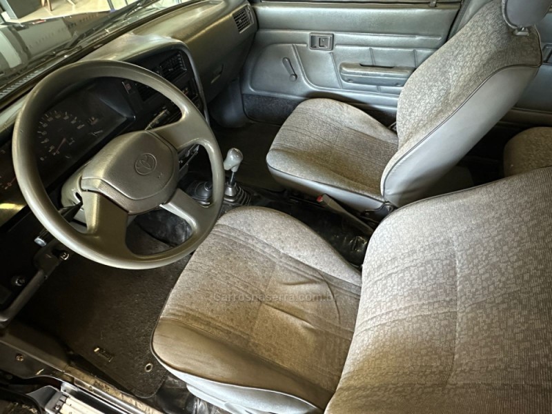 HILUX 3.0 4X4 8V DIESEL 4P MANUAL - 2005 - SAPIRANGA