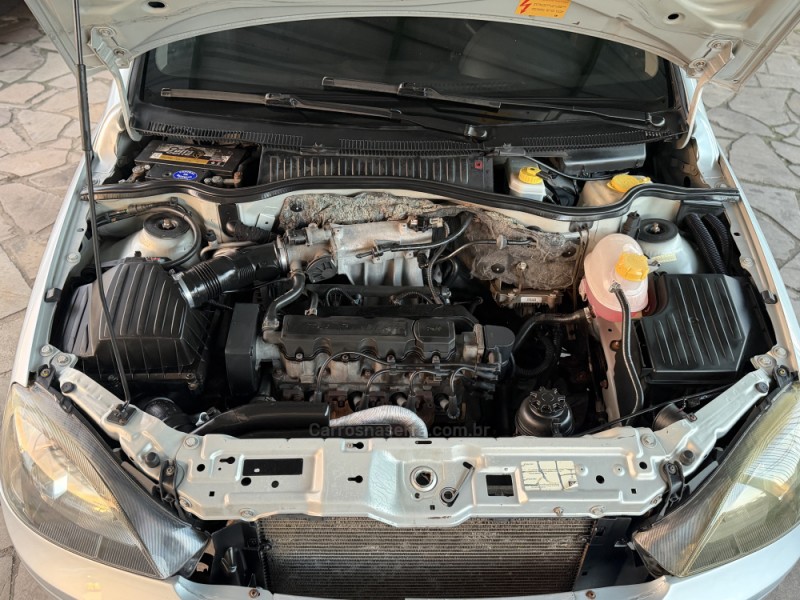 CORSA 1.0 MPFI MAXX SEDAN 8V GASOLINA 4P MANUAL - 2004 - CAXIAS DO SUL