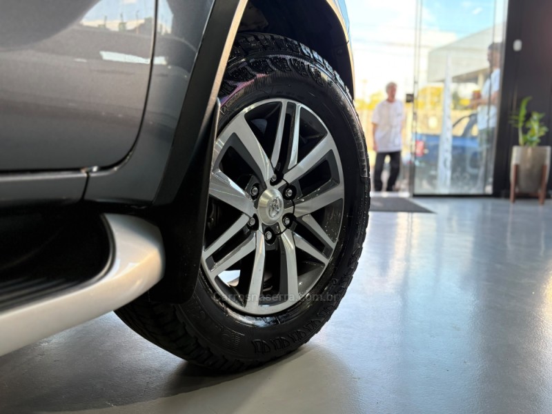 HILUX SW4 2.8 SRX 4X4 7 LUGARES 16V TURBO INTERCOOLER DIESEL 4P AUTOMÁTICO - 2019 - NOVO HAMBURGO